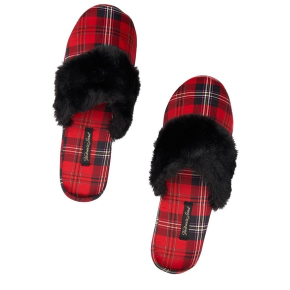 Victoria’s Secret Slippers 💖 Valentine’s Day - Picture 2 of 3